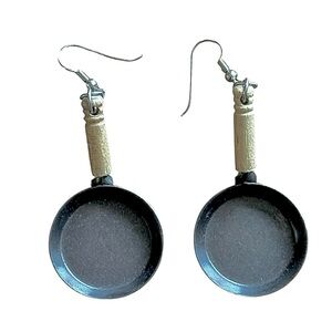 Vintage frying pan earrings. 2 1/4” x 1 1/4”